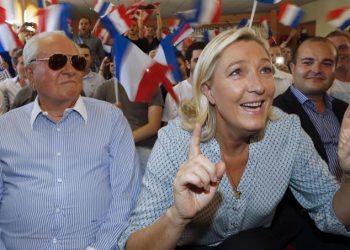 Francia/ Jean Marie voterà Marine. Ma la baruffa familiare prosegue