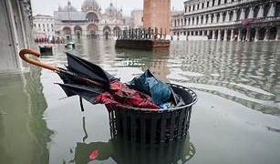 Venezia sotto l’acqua, un’altra tappa dell'”Italia caporetta”
