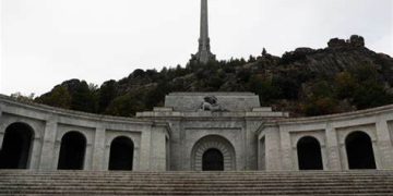 Spagna/ La democrazia ordina: Josè Antonio lascia la Valle de los Caìdos