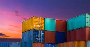 La guerra commerciale tra Cina e Occidente si gioca sul mare. Con container e prezzi