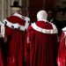 Il club delle toghe dimentica la Costituzione e umilia la politica