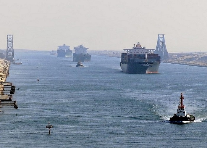 Sempre meno navi sul Canale di Suez e l’Egitto inizia a tremare