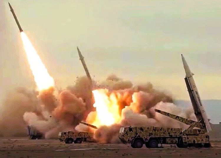 Attacco all’Iran 1/ Morto Khamenei, Teheran risponde con missili e blocca lo stretto di Hormuz