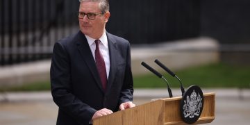 Starmer si dimette. Intanto in tutta Europa la sinistra vacilla e sbanda