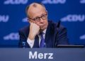 Germania/ L’elettorato polverizza l’inutile Merz. Ma lui non vuole mollare la poltrona….