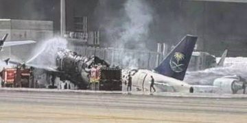 Gli Houthi bombardano l’aeroporto di Riyad. Un Airbus in fiamme