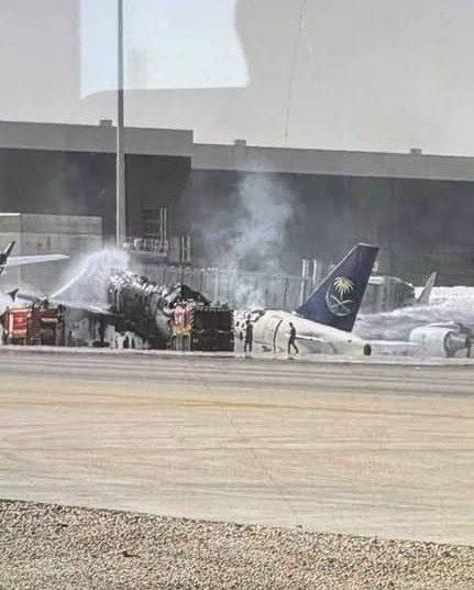 Gli Houthi bombardano l’aeroporto di Riyad. Un Airbus in fiamme