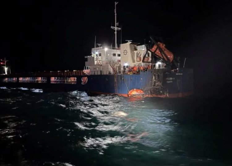 Mar Nero, tiro a segno sui cargo ucraini. Due navi colpite, una affondata